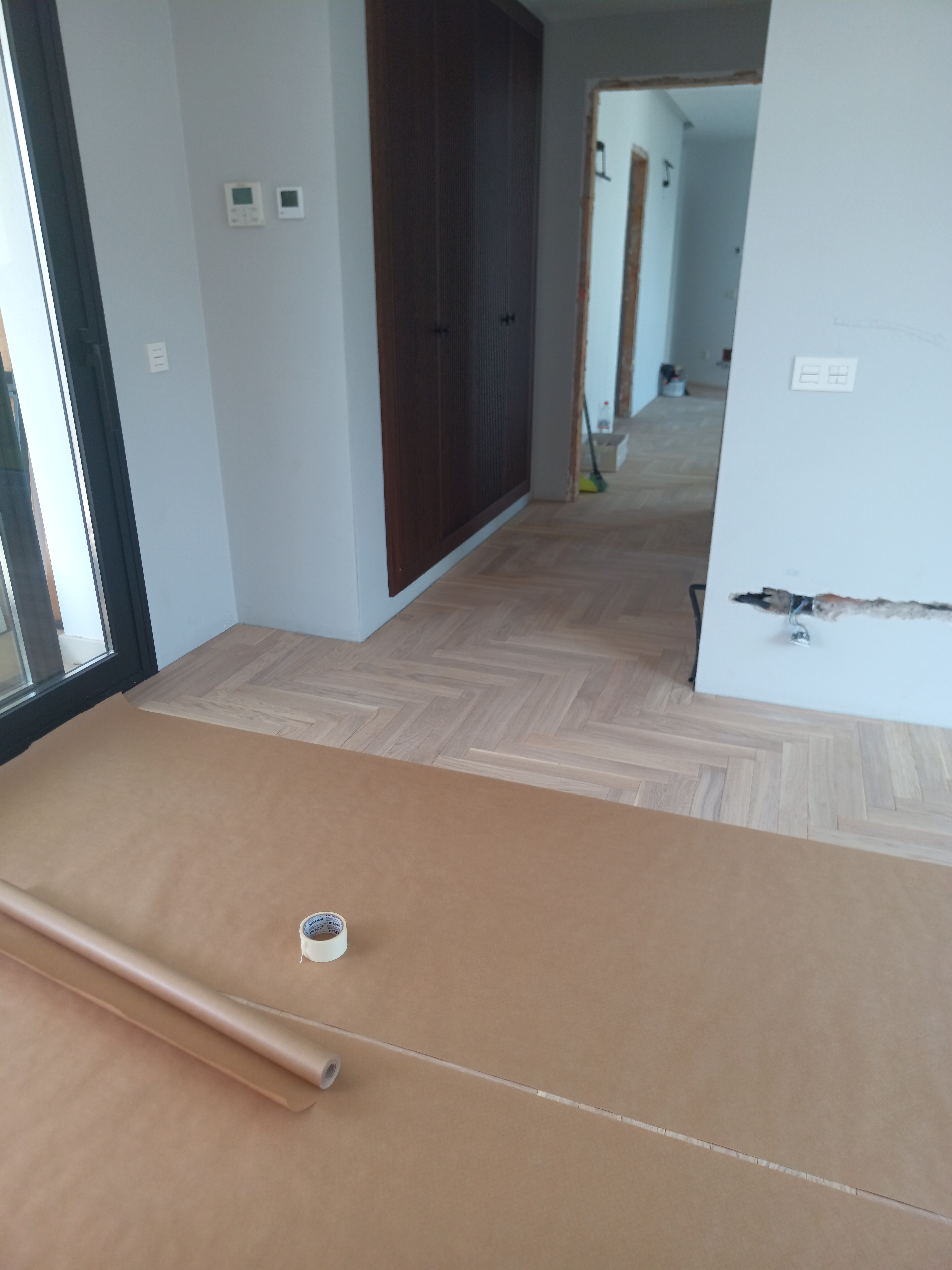 Profesjonalne układanie parkietu dębowego